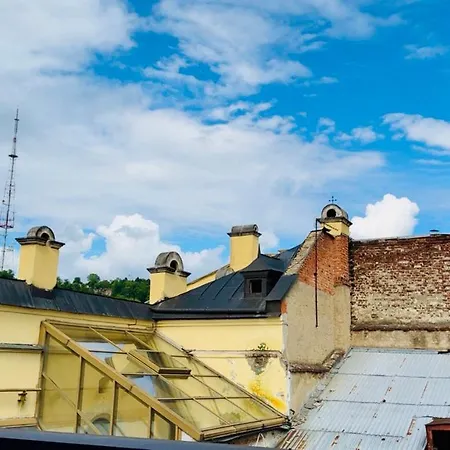 на площі ринок 3 * Lviv